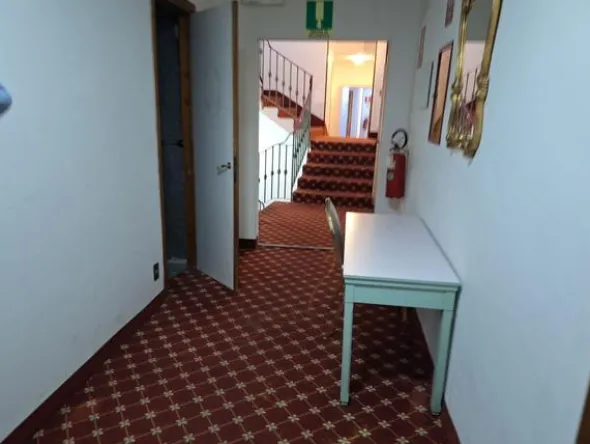 2#8574 Arredi e attrezzature per ristorazione e hotel