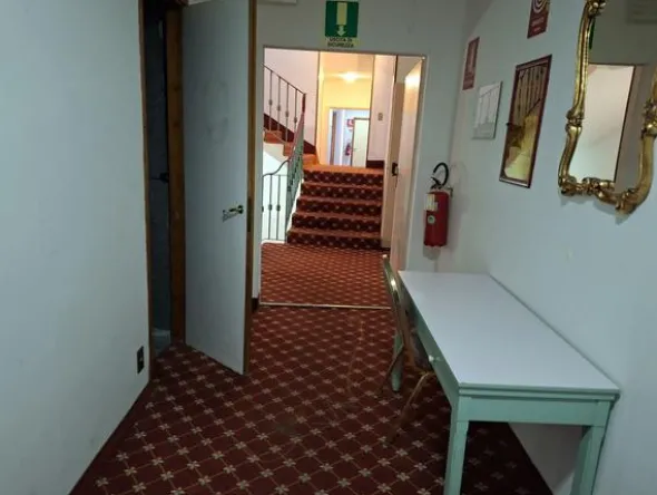 2#8574 Arredi e attrezzature per ristorazione e hotel