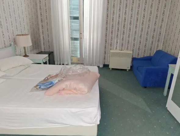 2#8574 Arredi e attrezzature per ristorazione e hotel