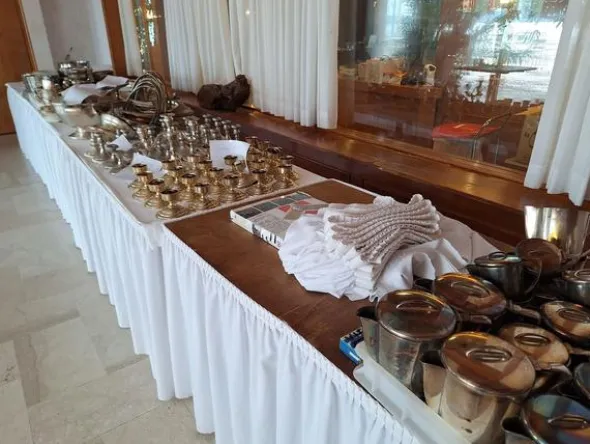2#8574 Arredi e attrezzature per ristorazione e hotel
