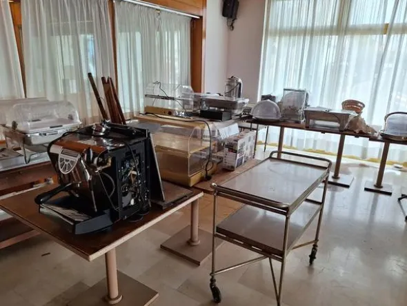 2#8574 Arredi e attrezzature per ristorazione e hotel