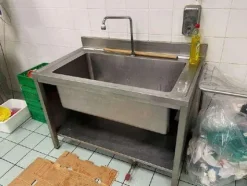 6#7940 Arredi e attrezzature reparto macelleria