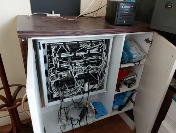 1#8426 Arredi ed apparecchiature elettroniche da ufficio