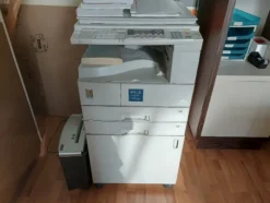 1#8426 Arredi ed apparecchiature elettroniche da ufficio