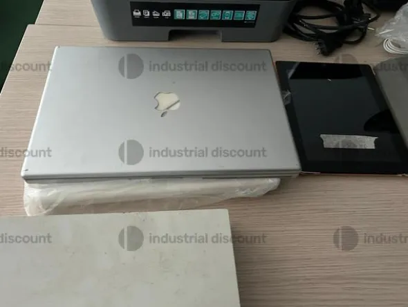 4#10044 Arredi ed attrezzature per ufficio