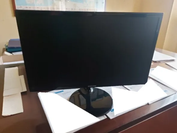 1#8116 Arredi e macchine elettroniche da ufficio
