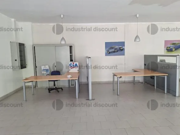 2#9630 Arredi ufficio per autosalone