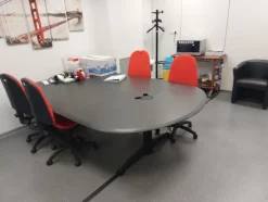 2#8670 Arredo da ufficio ed attrezzature