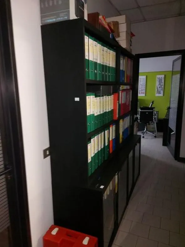 2#8670 Arredo da ufficio ed attrezzature