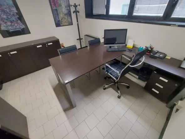 2#8670 Arredo da ufficio ed attrezzature
