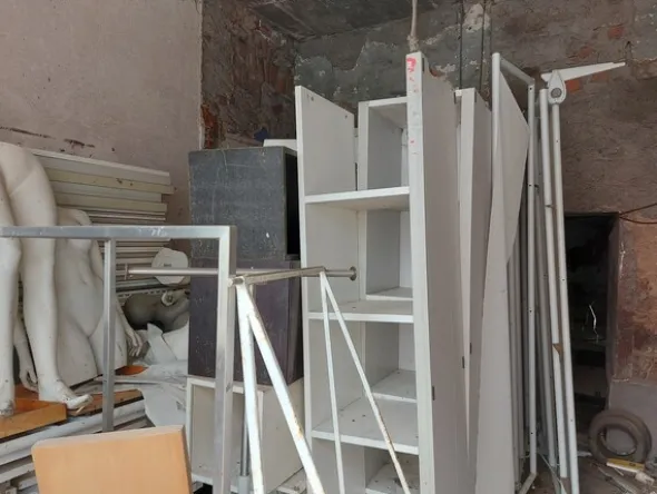 2#7764 Arredo e attrezzatura da negozio