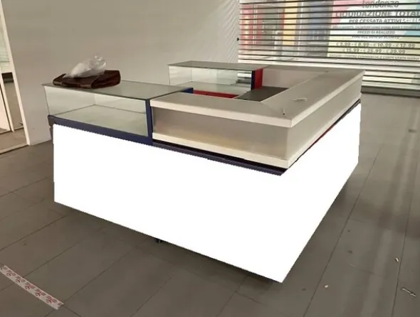 27#7897 Arredo e attrezzature attività commerciali