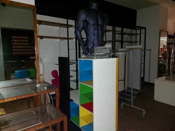 24#7897 Arredo e attrezzature negozio abbigliamento