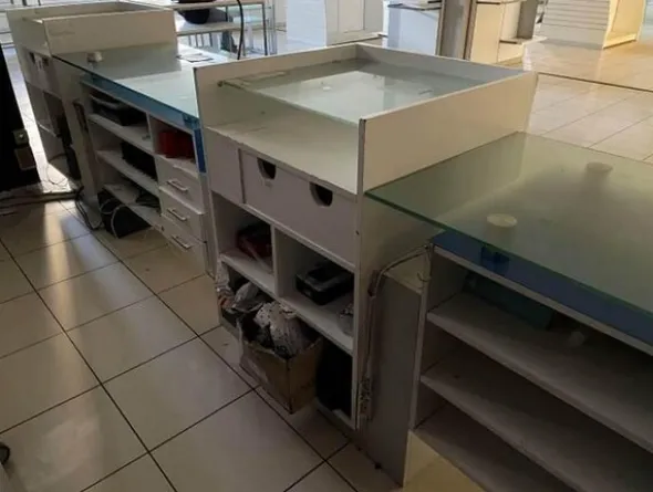 22#7897 Arredo e attrezzature negozio abbigliamento