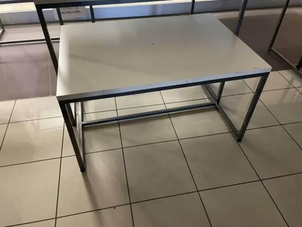22#7897 Arredo e attrezzature negozio abbigliamento