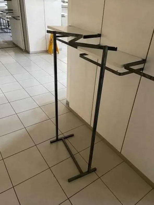 22#7897 Arredo e attrezzature negozio abbigliamento