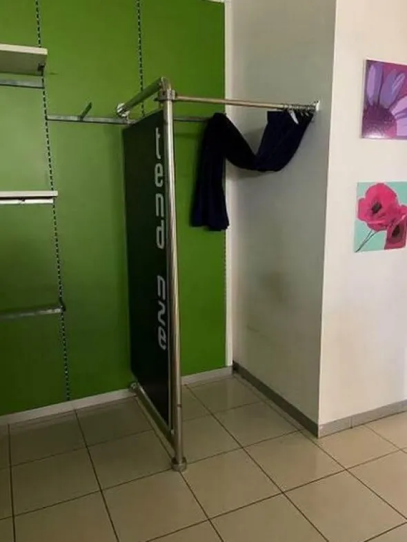 22#7897 Arredo e attrezzature negozio abbigliamento