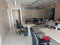 25#7897 Arredo e attrezzature ufficio