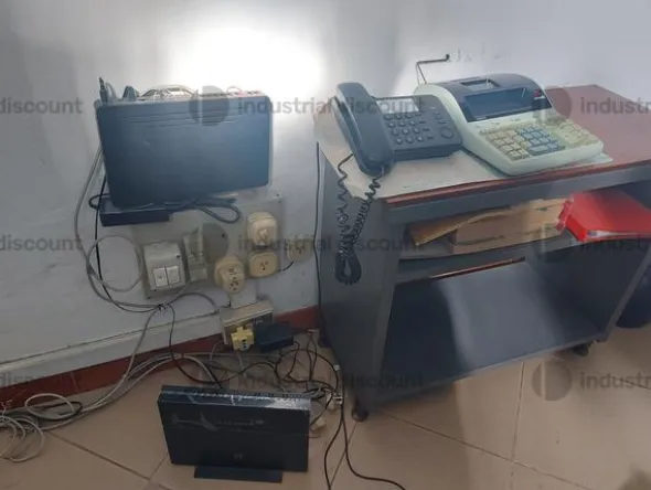 1#8801 Arredo uffici e Box e impianto telefonico