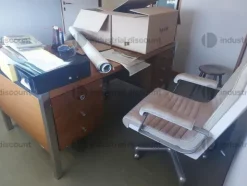 96#8613 Arredo uffici e macchine elettroniche