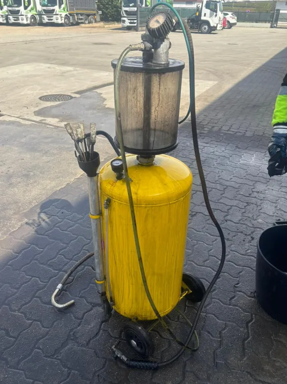 ASPIRATORE OLIO MOTORE PNEUMATICO