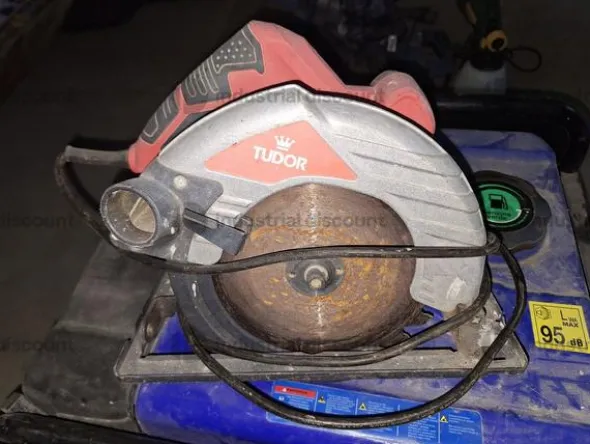 1#9175 Asta di arredo ufficio e attrezzatura edile