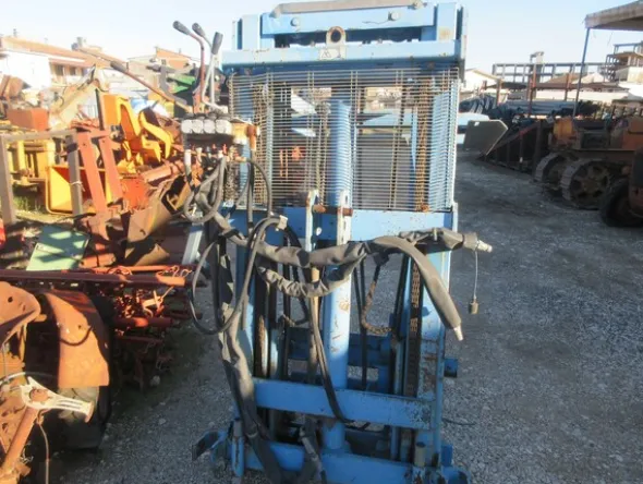 17#7078 Attezzature agricole