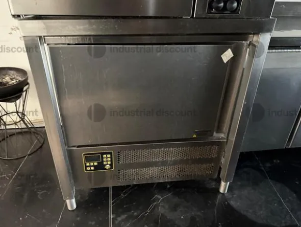 2#9447 Attrezzatura da cucina professionale