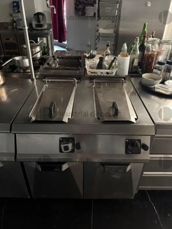 2#9447 Attrezzatura da cucina professionale