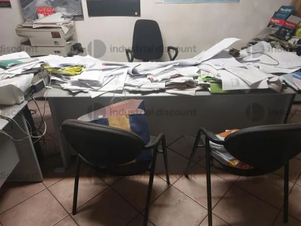 25#7632 Attrezzatura e arredi per ufficio