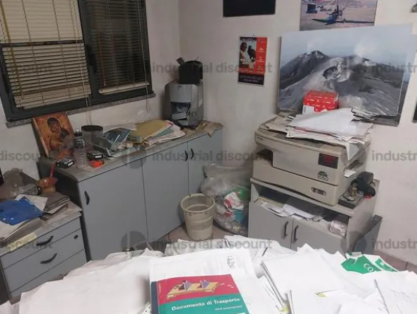25#7632 Attrezzatura e arredi per ufficio