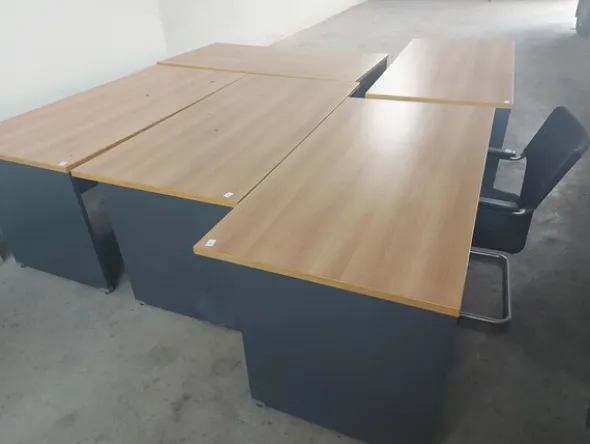 1#8353 Attrezzatura edile e mobili da ufficio