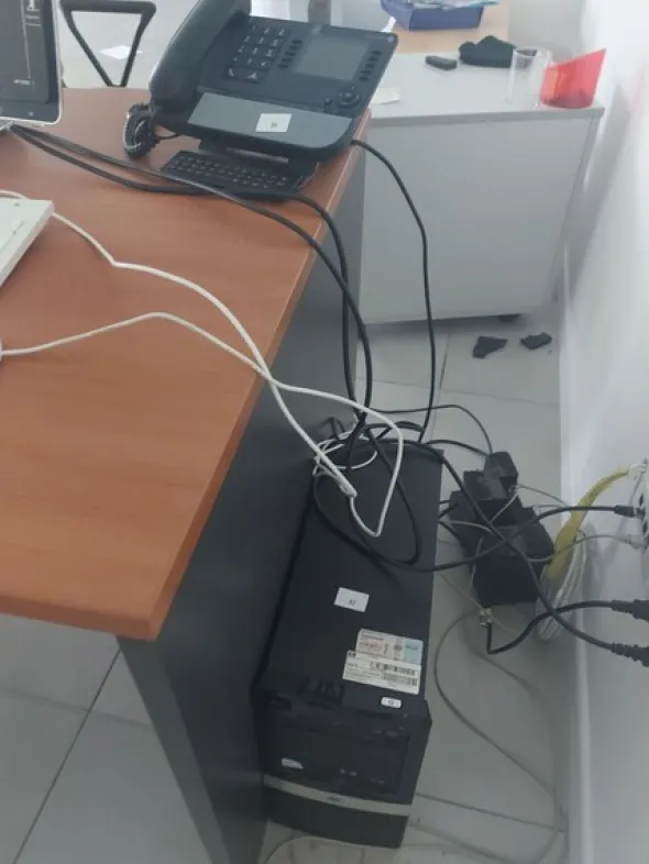 1#8353 Attrezzatura edile e mobili da ufficio
