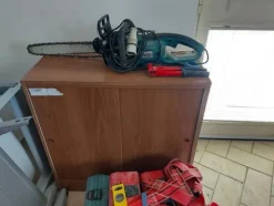 2#7003 Attrezzatura edile e mobili per ufficio