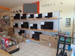 1#8661 Attrezzatura elettronica e arredamento negozio