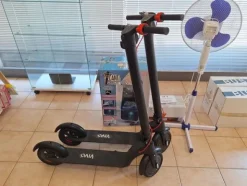 1#8661 Attrezzatura elettronica e arredamento negozio