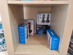 1#8661 Attrezzatura elettronica e arredamento negozio