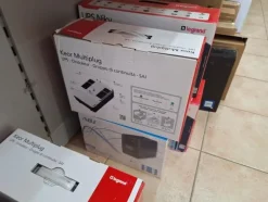 1#8661 Attrezzatura elettronica e arredamento negozio
