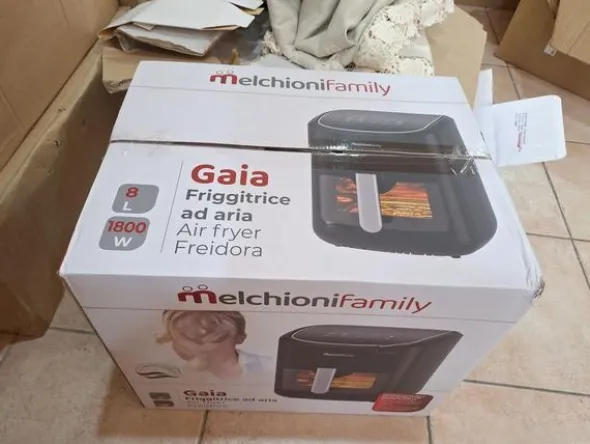 1#8661 Attrezzatura elettronica e arredamento negozio