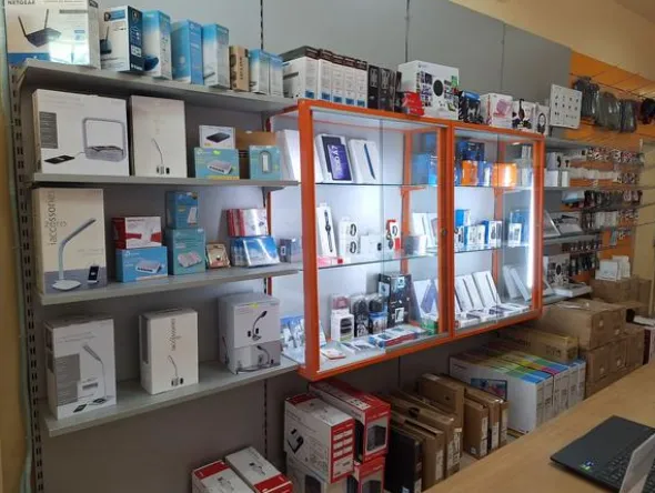 1#8661 Attrezzatura elettronica e arredamento negozio
