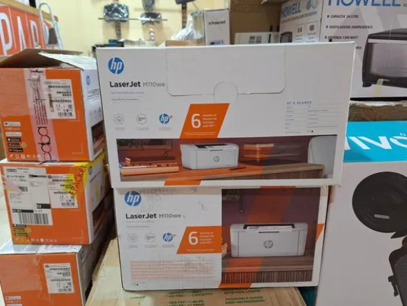 1#8661 Attrezzatura elettronica e arredamento negozio