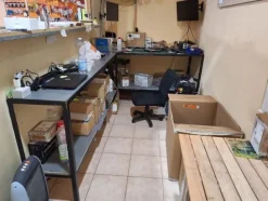 1#8661 Attrezzatura elettronica e arredamento negozio