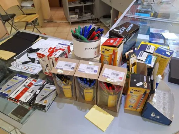 1#8661 Attrezzatura elettronica e arredamento negozio
