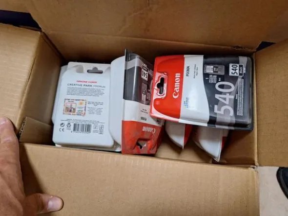 1#8661 Attrezzatura elettronica e arredamento negozio