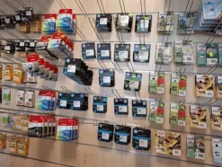 1#8661 Attrezzatura elettronica e arredamento negozio