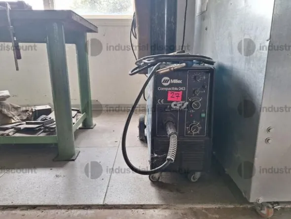11#10261 Attrezzatura elettronica, meccanica, scaffalature