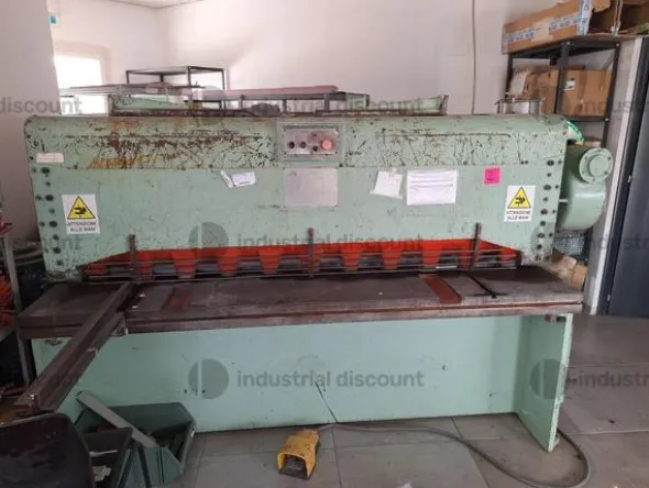 11#10261 Attrezzatura elettronica, meccanica, scaffalature