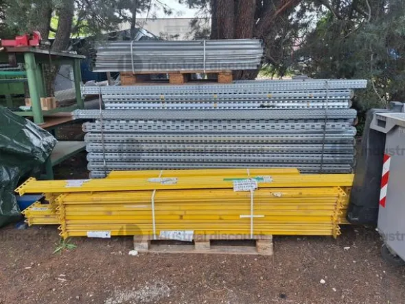 11#10261 Attrezzatura elettronica, meccanica, scaffalature