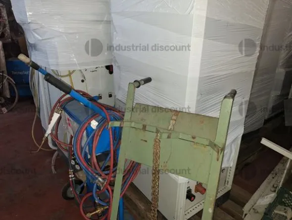 11#10261 Attrezzatura elettronica, meccanica, scaffalature
