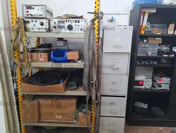 11#10261 Attrezzatura elettronica, meccanica, scaffalature